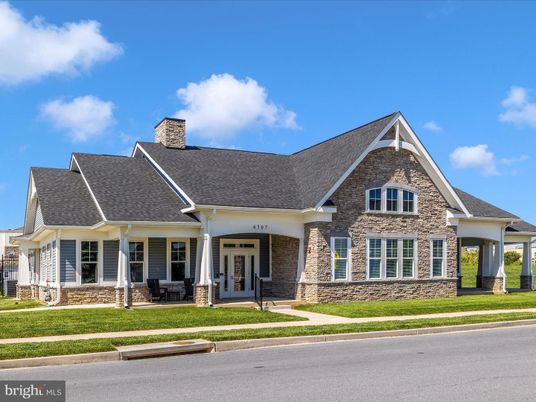 Exterior, Facade, Brick Facade, Ranch