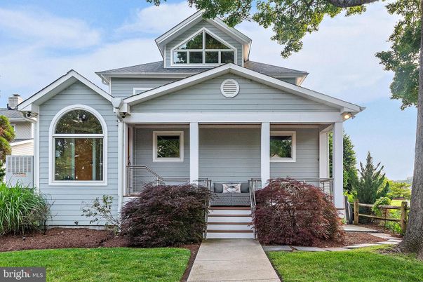 Exterior, Facade, Queen Anne Victorian