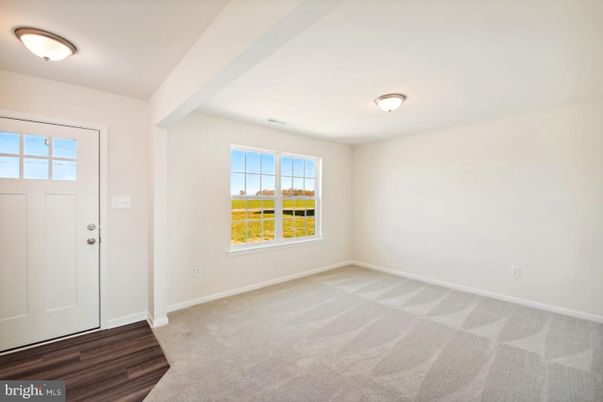 Empty room, Interior