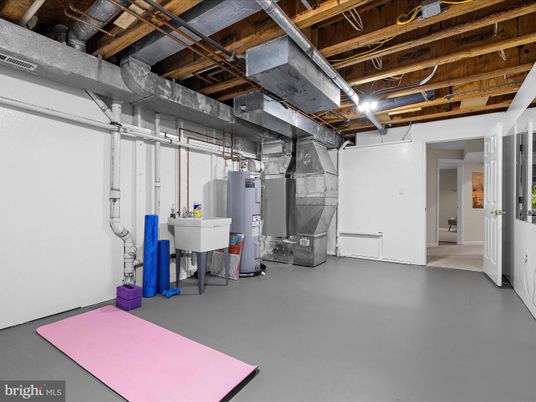 Fitness Equipment, Interior, Wooden Beams