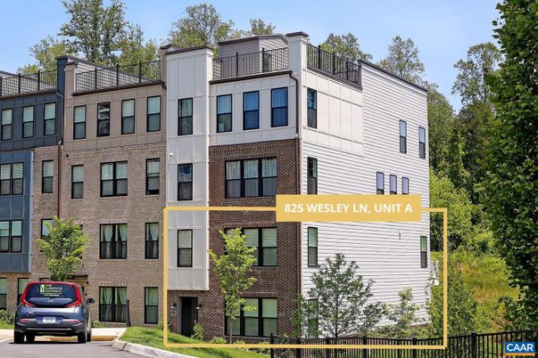 Exterior, Facade, Brick Facade, Rowhouse