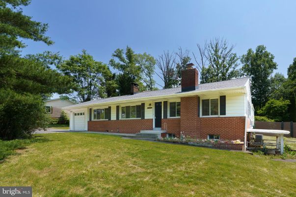 Attached, Backyard, Exterior, Facade, Brick Facade, Cape Cod