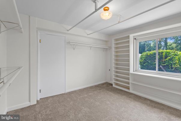 Empty room, Interior, Walk-in Closets