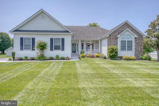 Backyard, Exterior, Facade, Brick Facade, Ranch