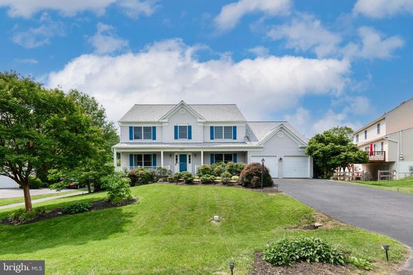 Attached, Exterior, Facade, Farmhouse