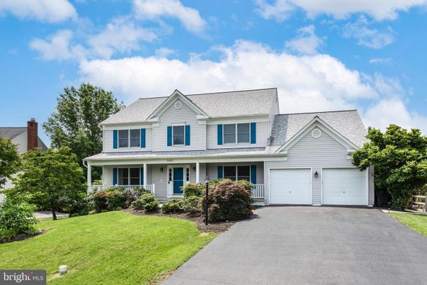 Attached, Exterior, Facade, Farmhouse