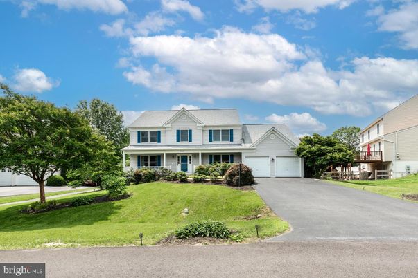 Attached, Exterior, Facade, Farmhouse