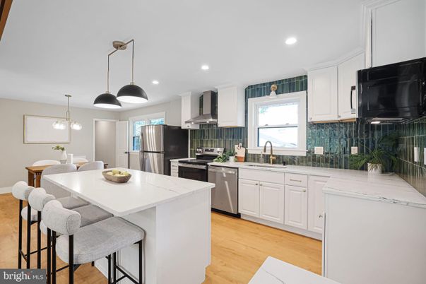 Dining room, Interior, Kitchen, Pendant Lights, Recessed Lighting, Stainless Steel Appliances, Wood Texture Flooring