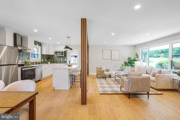 Interior, Kitchen, Living room, Pendant Lights, Recessed Lighting, Stainless Steel Appliances, Wood Texture Flooring