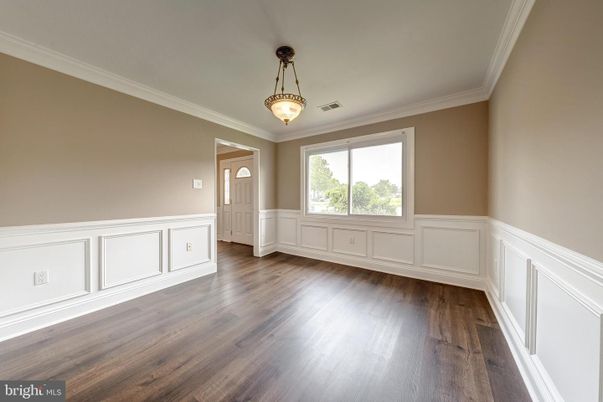 Empty room, Interior, Pendant Lights, Wood Texture Flooring