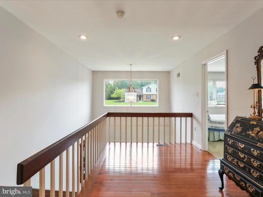 Interior, Pendant Lights, Recessed Lighting, Wood Texture Flooring