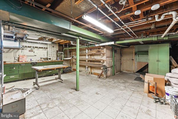 Game Room, Interior