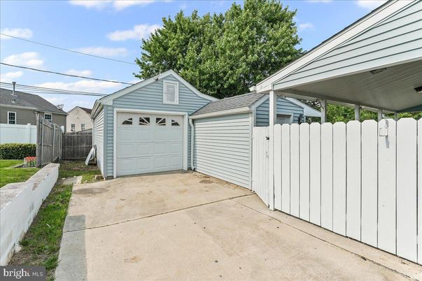 Detached Garage, Exterior