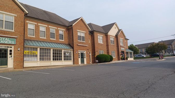 Exterior, Facade, Brick Facade, Rowhouse