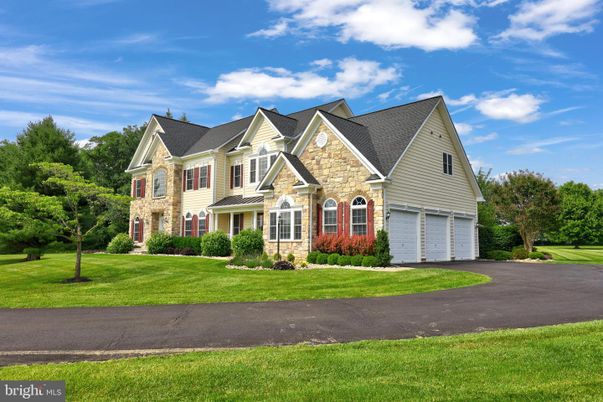 Attached, Exterior, Facade, Farmhouse