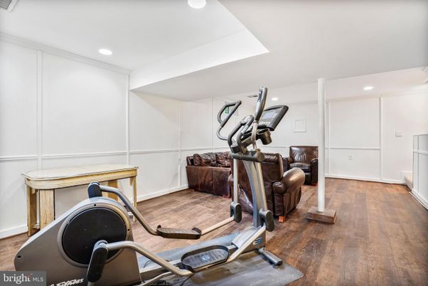 Fitness Equipment, Interior, Recessed Lighting, Wood Texture Flooring