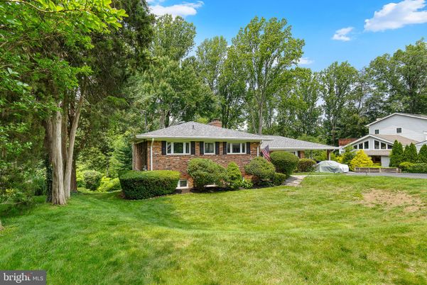 Backyard, Exterior, Facade, Brick Facade, Ranch