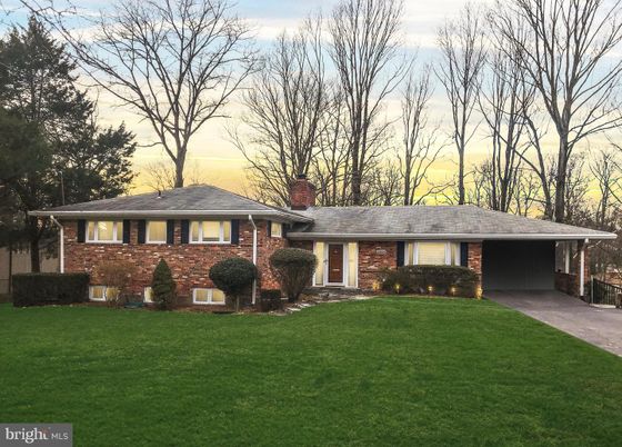 Attached, Backyard, Exterior, Facade, Brick Facade, Split Level