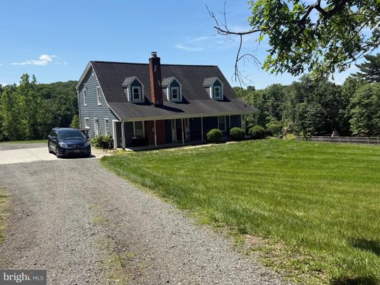 Backyard, Exterior, Facade, Cape Cod