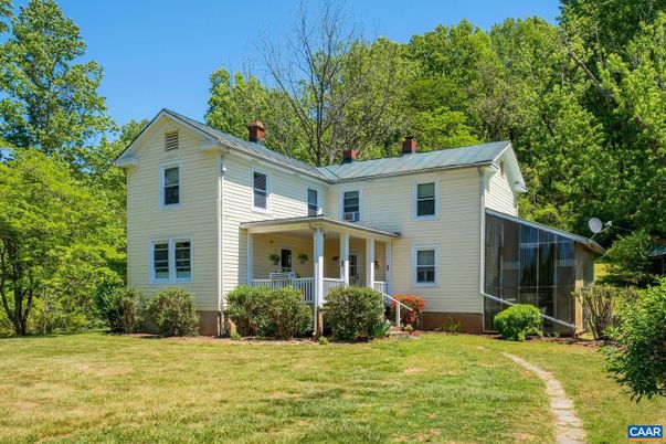 Backyard, Exterior, Facade, Farmhouse