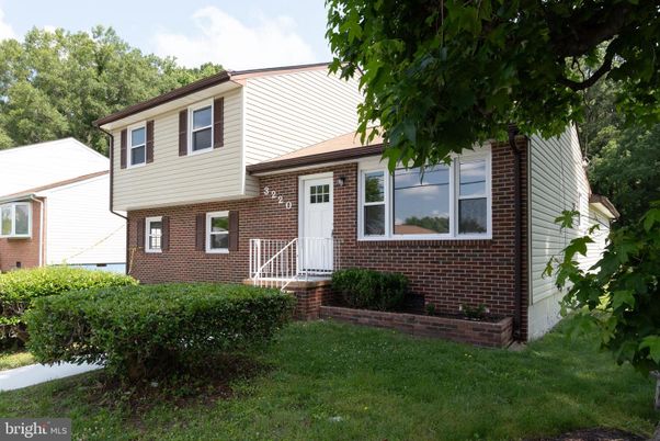 Exterior, Facade, Brick Facade, Split Level