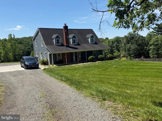 Backyard, Exterior, Facade, Cape Cod