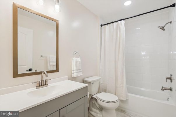 Bathroom, Interior, Marble, Recessed Lighting
