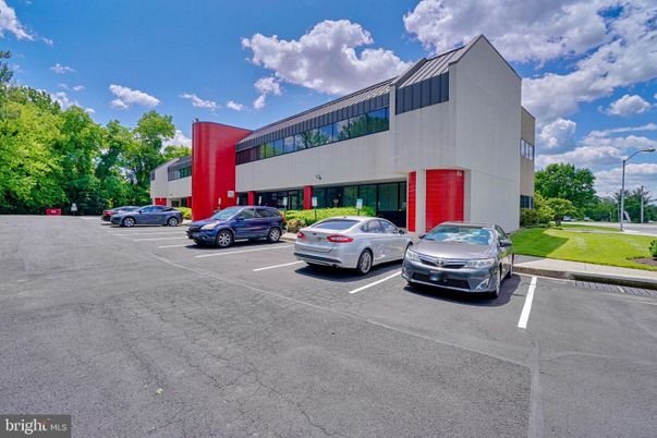 Exterior, Facade, Modern