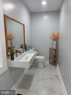 Bathroom, Interior, Marble, Recessed Lighting
