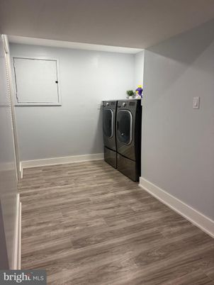 Interior, Washer, Wood Texture Flooring