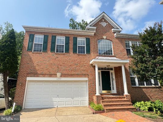 Attached, Exterior, Facade, Brick Facade, Georgian