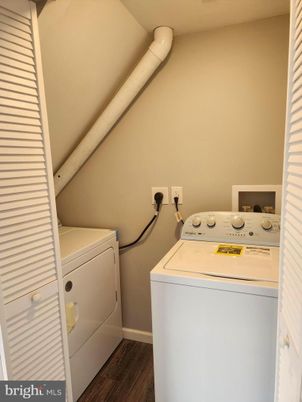 Interior, Utility Closets, Washer, Wood Texture Flooring