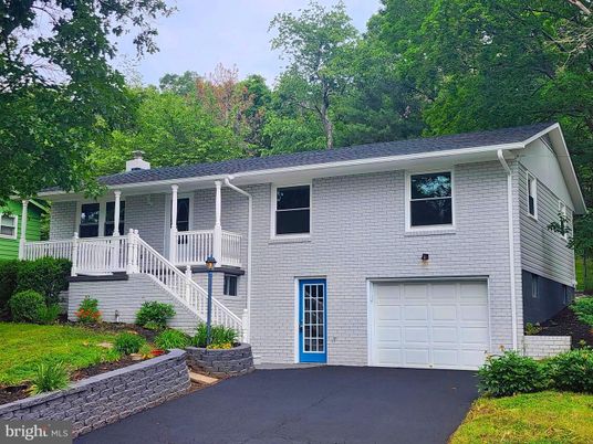 Attached, Exterior, Facade, Raised Ranch