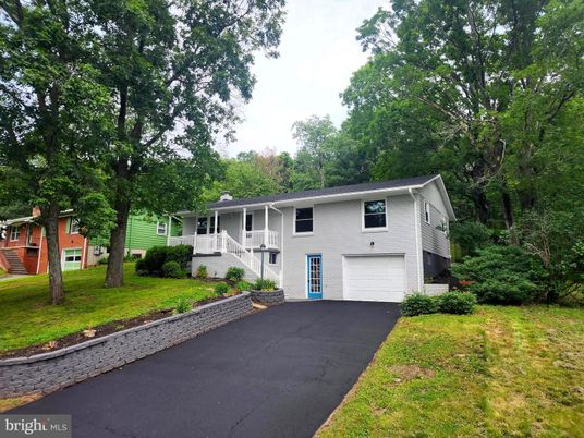 Attached, Exterior, Facade, Raised Ranch