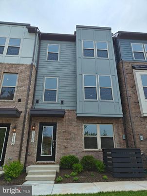Exterior, Facade, Brick Facade, Rowhouse