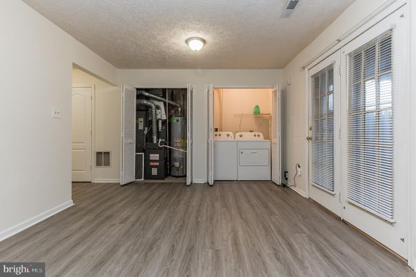 Interior, Utility Closets, Washer, Wood Texture Flooring