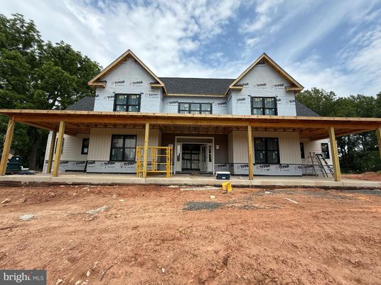 Exterior, Facade, Farmhouse
