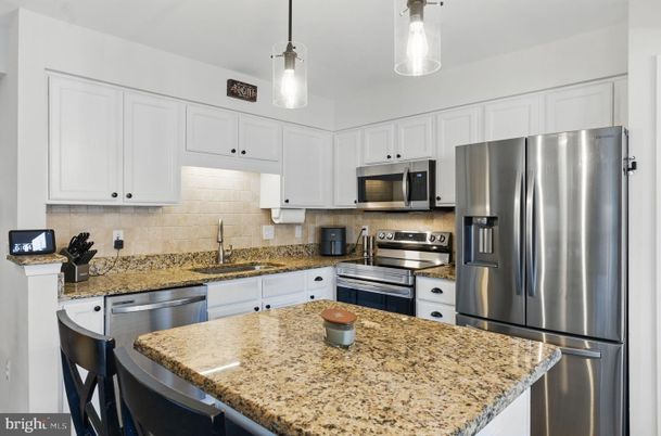 Interior, Kitchen, Pendant Lights, Stainless Steel Appliances