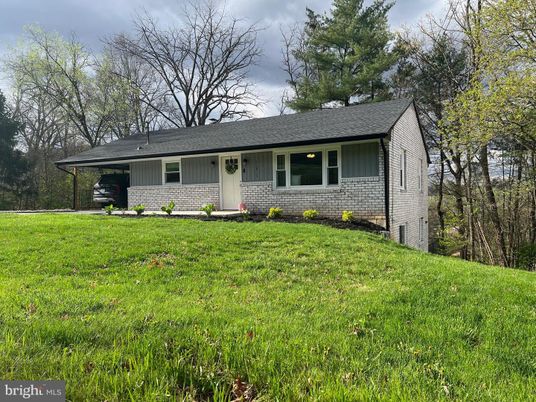 Backyard, Exterior, Facade, Cape Cod