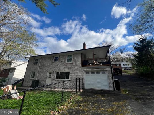 Attached, Exterior, Facade, Raised Ranch
