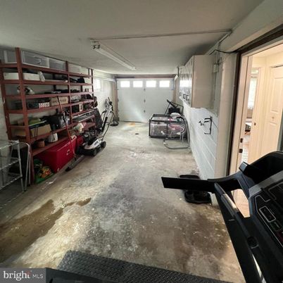 Garage, Interior