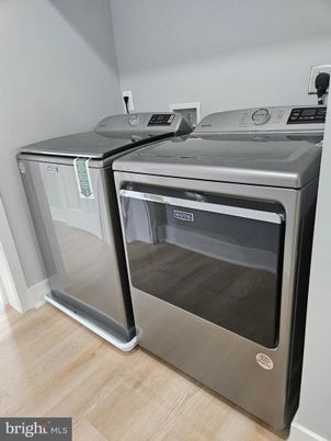 Interior, Washer, Wood Texture Flooring