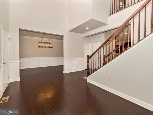 Interior, Pendant Lights, Recessed Lighting, Wood Texture Flooring