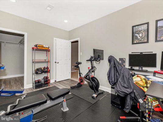 Fitness Equipment, Interior, Recessed Lighting, Wood Texture Flooring