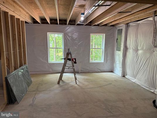 Empty room, Interior, Wooden Beams, Wooden Ceilings