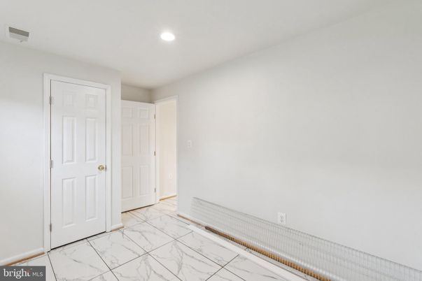 Empty room, Interior, Marble, Recessed Lighting