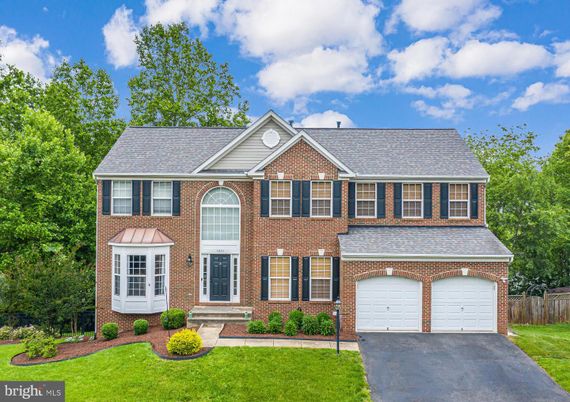 Attached, Exterior, Facade, Brick Facade, Georgian