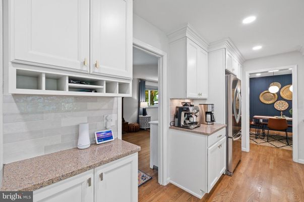 Dining room, Interior, Kitchen, Pendant Lights, Recessed Lighting, Wood Texture Flooring