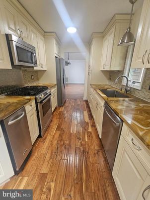 Interior, Kitchen, Pendant Lights, Recessed Lighting, Wood Texture Flooring