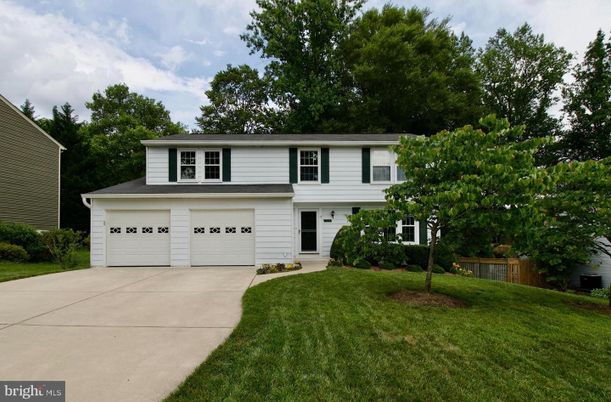 Attached, Exterior, Facade, Raised Ranch